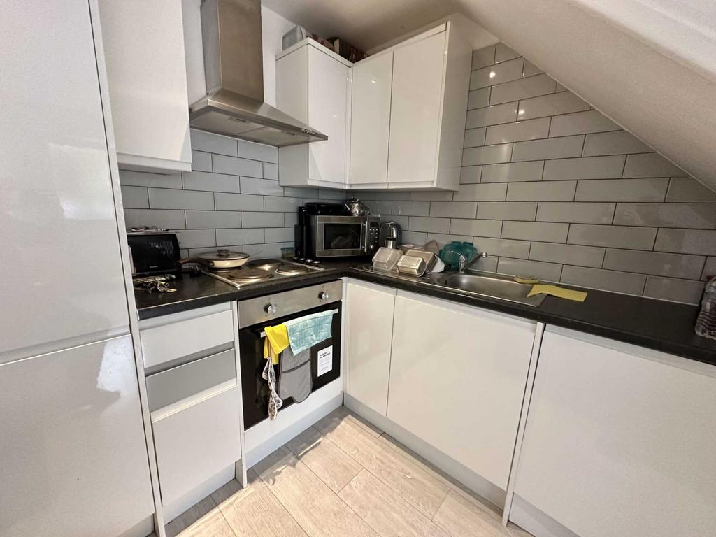 Waller Avenue, Luton LU4 1 bed terraced house for sale £195,000