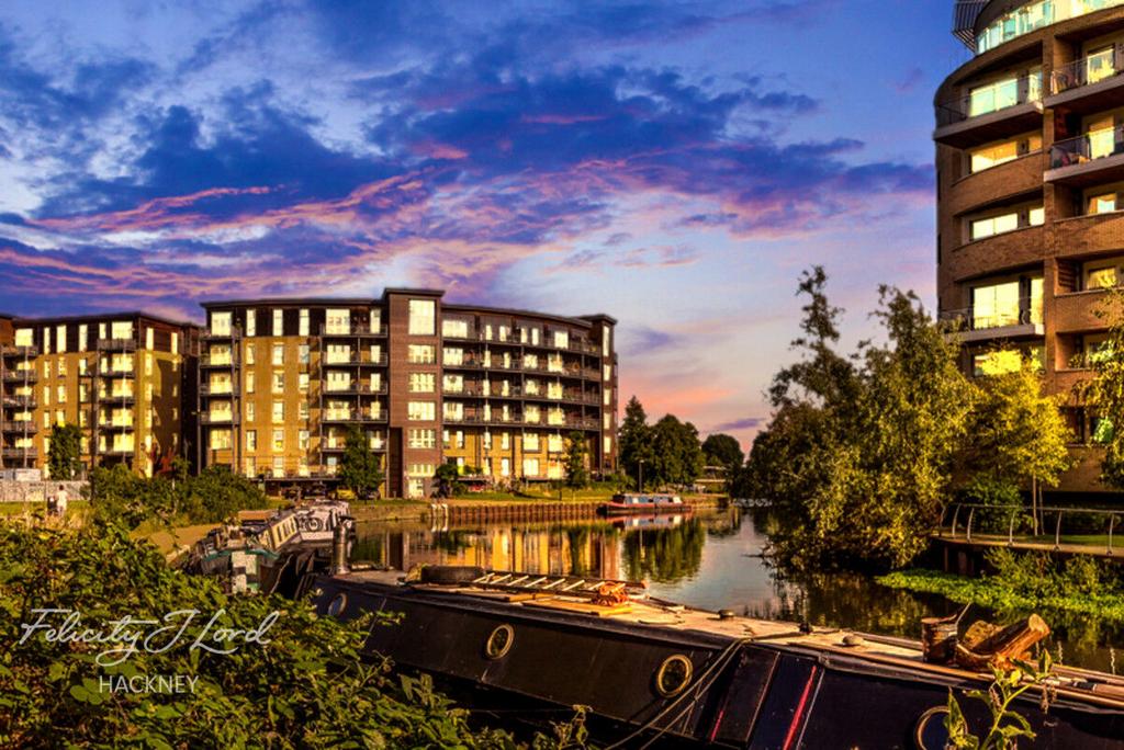 Dockside Court, Harry Zeital Way, Clapton, E5 2 bed flat for sale £