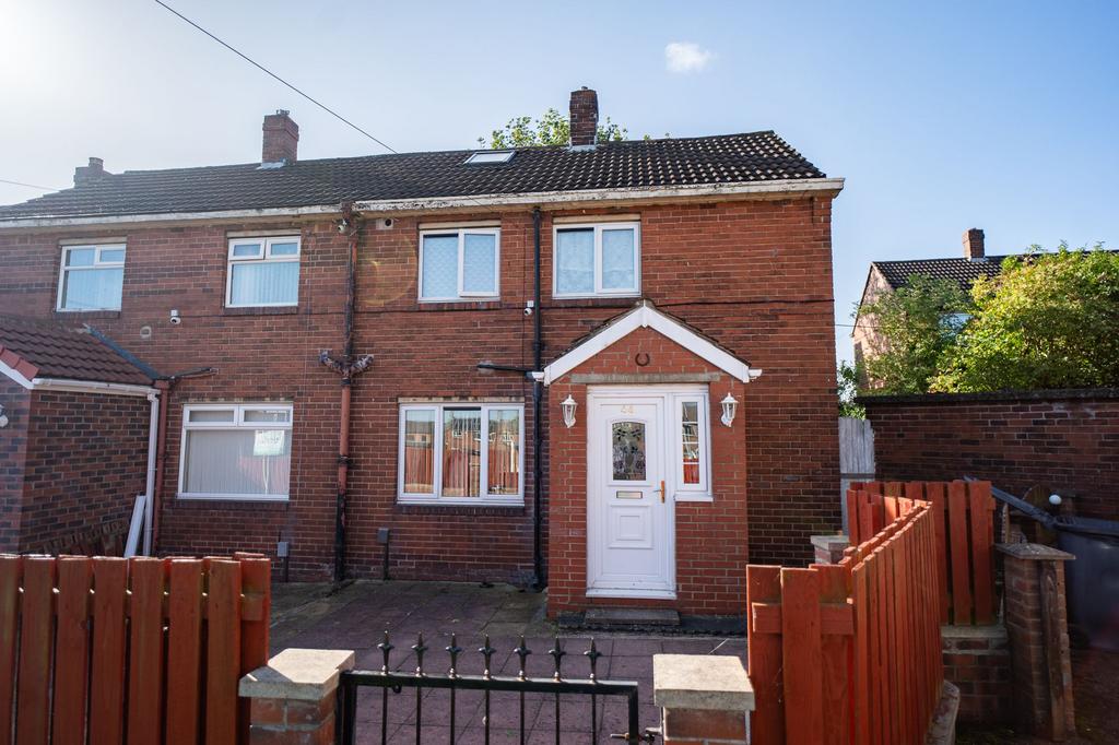 Woodside Crescent, Batley, WF17 2 bed end of terrace house for sale £