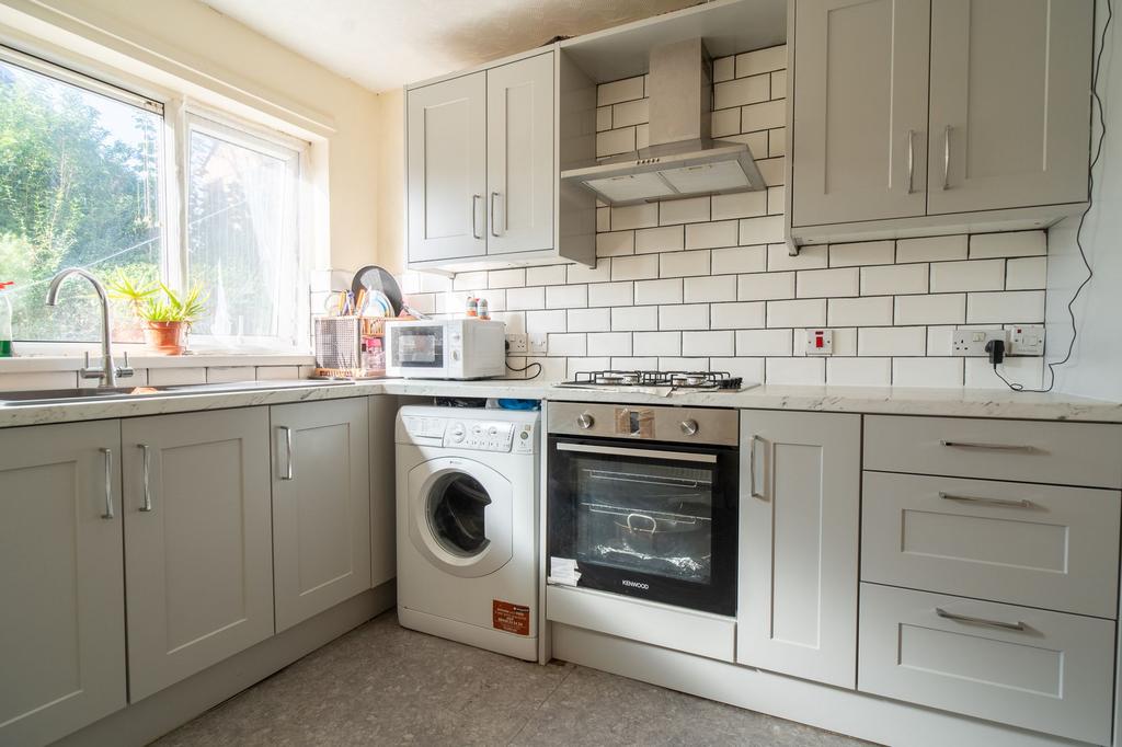 Woodside Crescent, Batley, WF17 2 bed end of terrace house for sale £