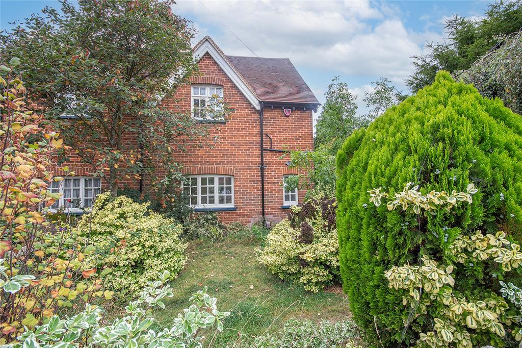 Ground Lane, Hatfield, Hertfordshire 2 bed semidetached house £425,000