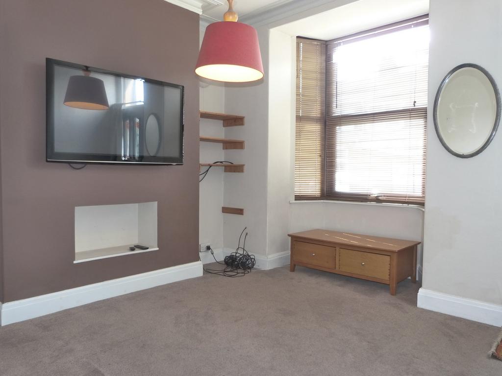 Cecil Street, Harrogate, HG1 3 bed terraced house £995 pcm (£230 pw)