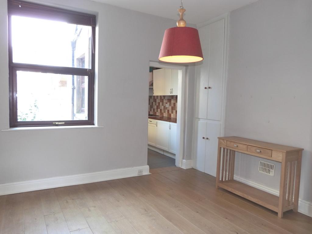 Cecil Street, Harrogate, HG1 3 bed terraced house £995 pcm (£230 pw)