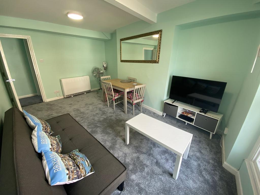 Fore Street, Brixham TQ5 2 bed flat to rent £850 pcm (£196 pw)