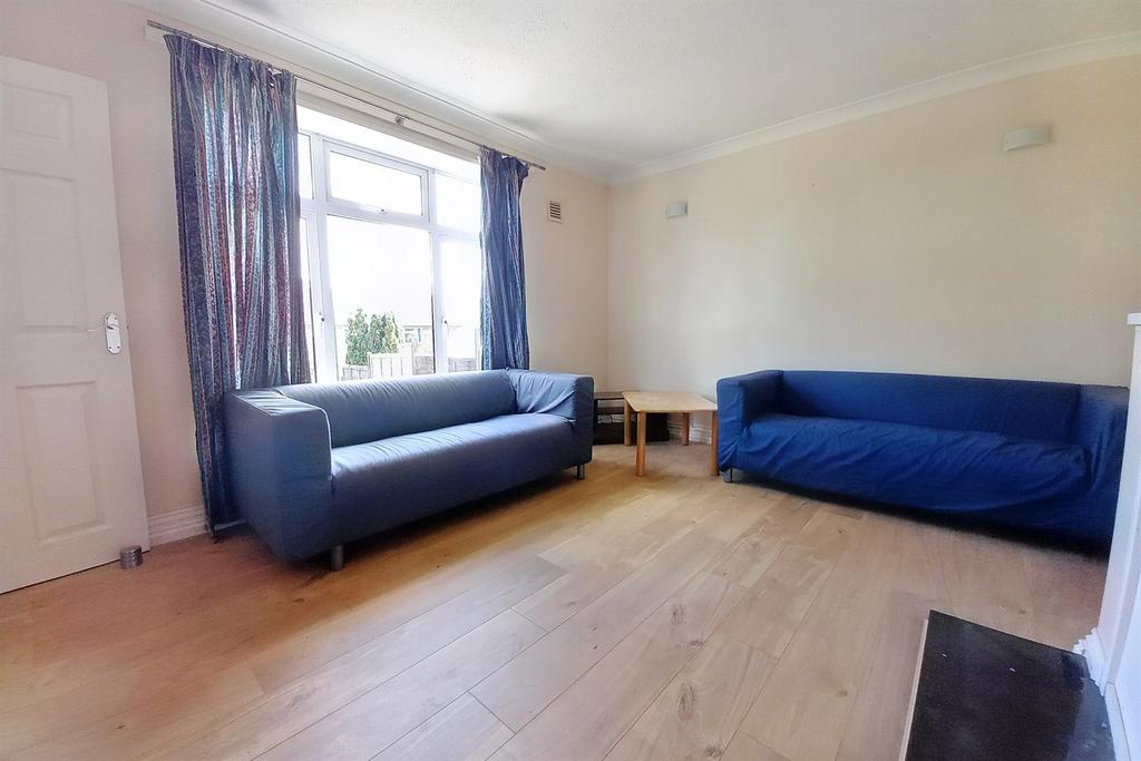 Stanmore 5 bed semidetached house for sale £285,000