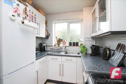 1 bedroom apartment for sale, Courtlands Close, North Watford