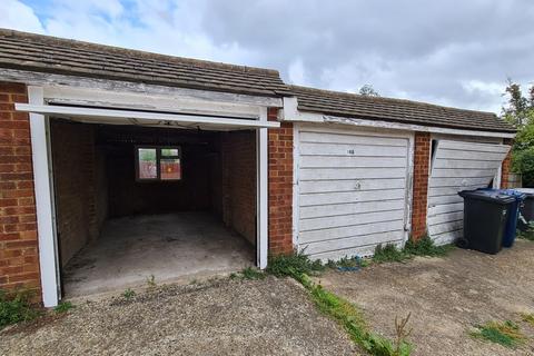 Garage to rent - Garage Sterling Avenue, Edgware, HA8