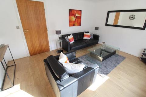 2 bedroom flat to rent, Viewfield Mews, Top Floor, AB15