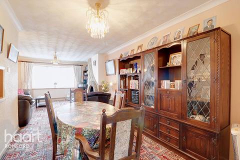 78 Garry Way, Romford, RM1 4AW