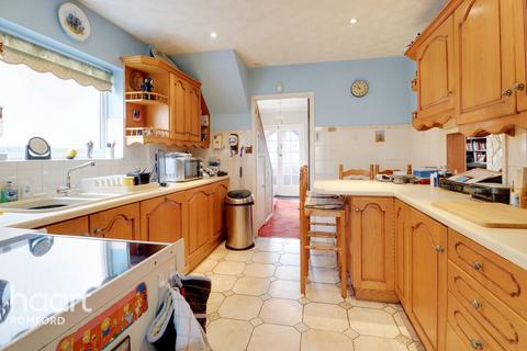 78 Garry Way, Romford, RM1 4AW