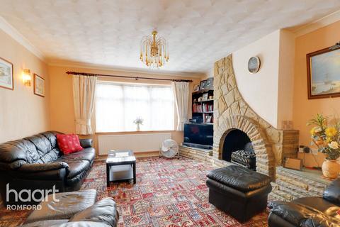 78 Garry Way, Romford, RM1 4AW