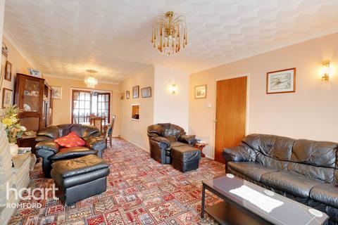 78 Garry Way, Romford, RM1 4AW