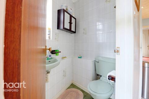 78 Garry Way, Romford, RM1 4AW