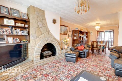 78 Garry Way, Romford, RM1 4AW