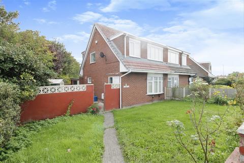 3 bedroom semi-detached house for sale - 4 Llys Clwyd, Kinmel Bay, LL18 5EW