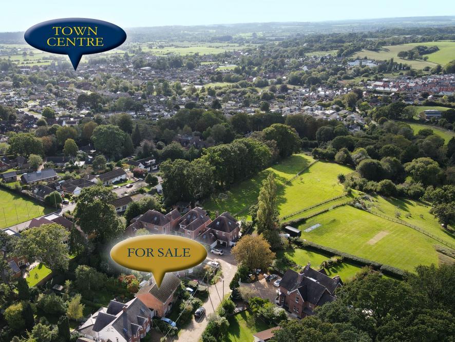 Greenhill Close, Colehill, Dorset, BH21 2RQ 3 bed semidetached house
