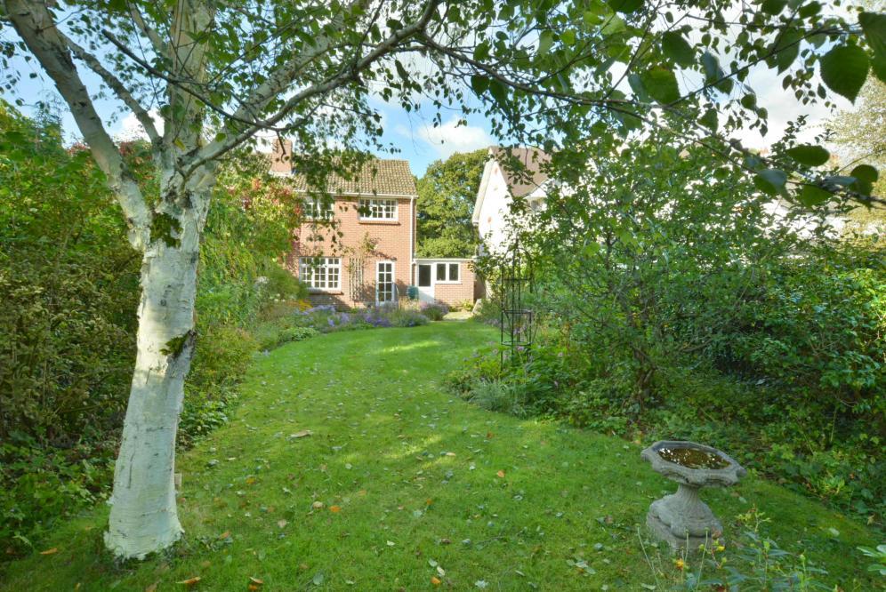 Greenhill Close, Colehill, Dorset, BH21 2RQ 3 bed semidetached house