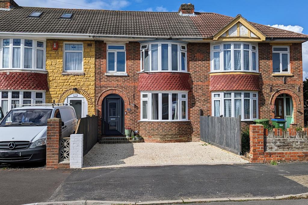 WALLISDEAN AVENUE, FAREHAM 3 bed terraced house for sale £375,000