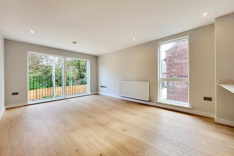 2 bedroom flat to rent, St Georges Gardens, Bramhall Lane, Stockport, SK2