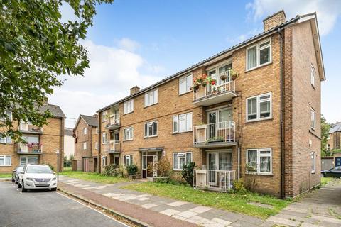 37 Beaconsfield Close, London, W4 4EL