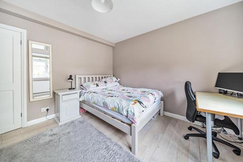 37 Beaconsfield Close, London, W4 4EL