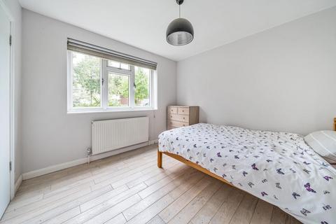 37 Beaconsfield Close, London, W4 4EL