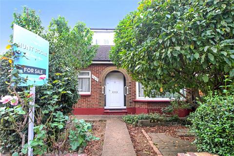 3 bedroom detached house for sale - Prince Avenue, Westcliff-on-Sea, Essex, SS0