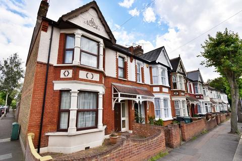 3 bedroom end of terrace house for sale, Hale End Road, Highams Park, London. E4 9PB