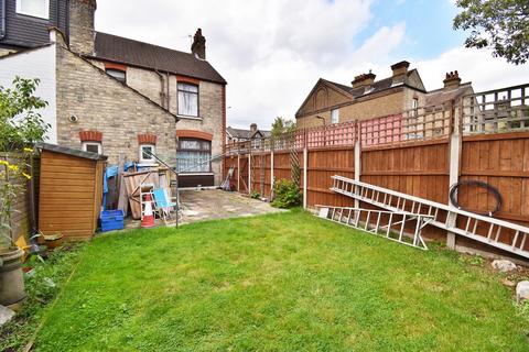 3 bedroom end of terrace house for sale, Hale End Road, Highams Park, London. E4 9PB