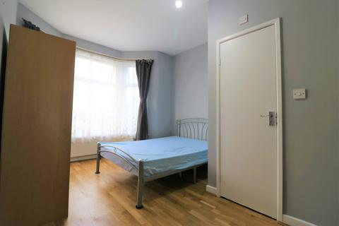 1 bedroom in a house share to rent, Cecil Avenue, Barking IG11