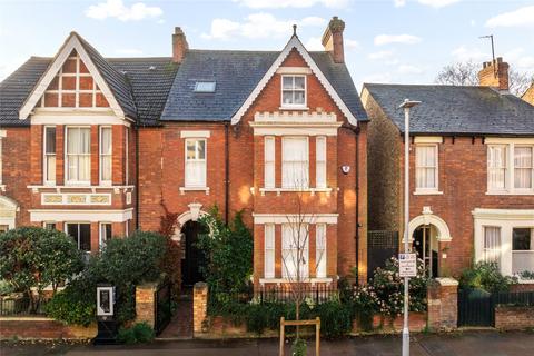 73 Castle Road, Bedford, MK40 3PR