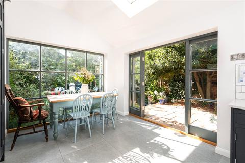 73 Castle Road, Bedford, MK40 3PR