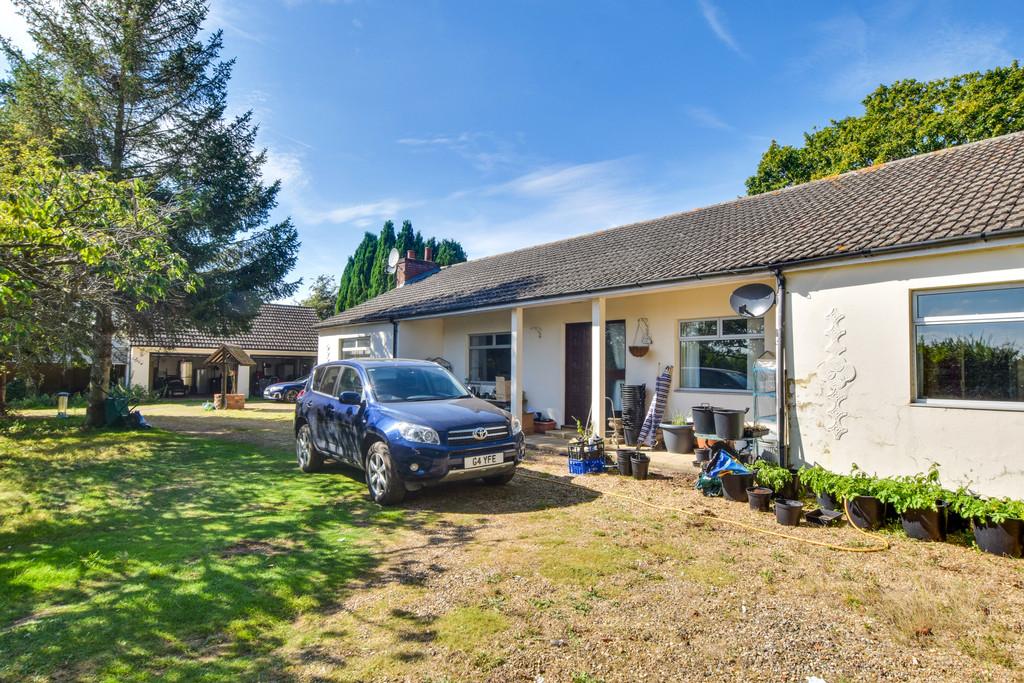 Hope End, Little Canfield 4 bed detached bungalow for sale £895,000
