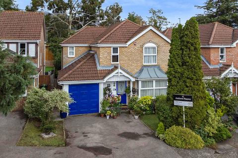8 Wellington Close, Watford, WD19 5BF