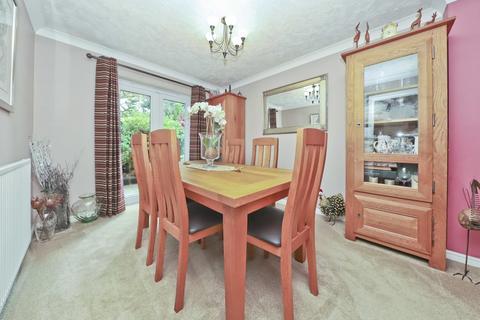 8 Wellington Close, Watford, WD19 5BF