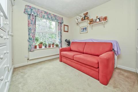 8 Wellington Close, Watford, WD19 5BF