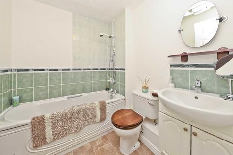 8 Wellington Close, Watford, WD19 5BF