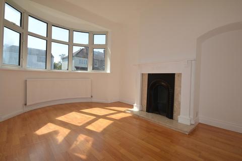 3 bedroom terraced house to rent, Hersham Road