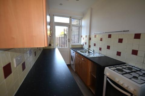 3 bedroom terraced house to rent, Hersham Road