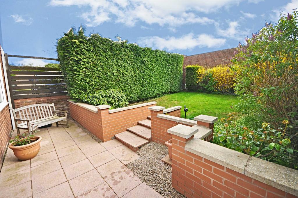 Prestbury Close, Worcester, WR4 2 bed £750 pcm (£173 pw)