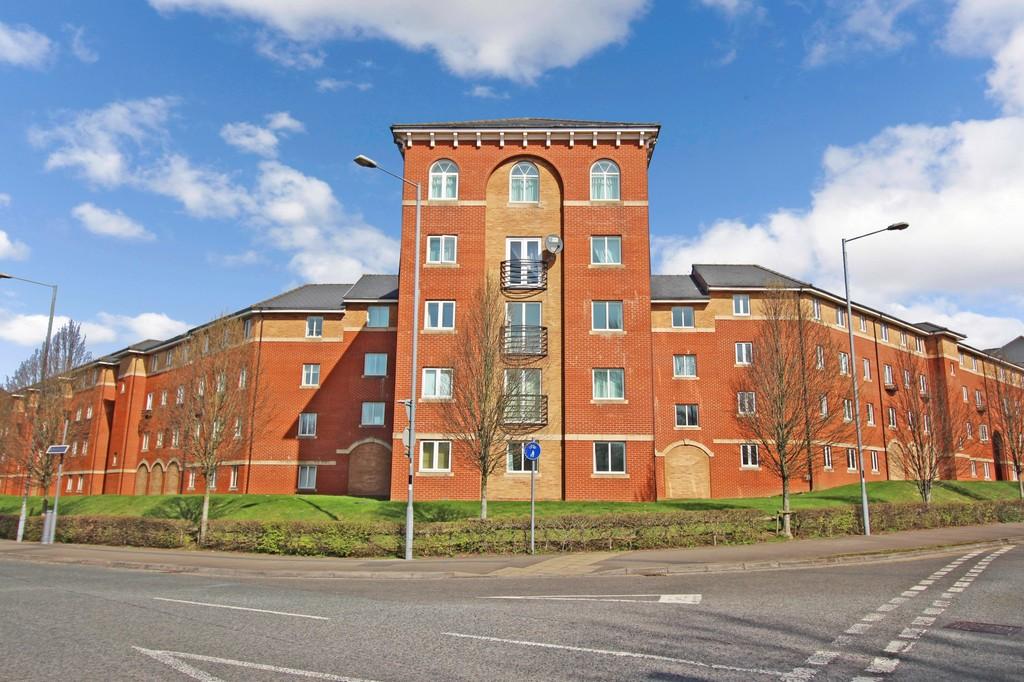 Saltash Road, Swindon SN2 2 bed apartment £950 pcm (£219 pw)