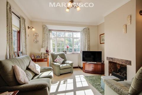 3 bedroom detached bungalow for sale - Barkham Road, Wokingham