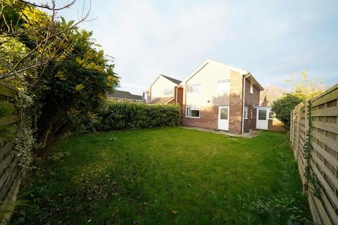 3 bedroom detached house to rent, Croft Close, Rowton, Chester