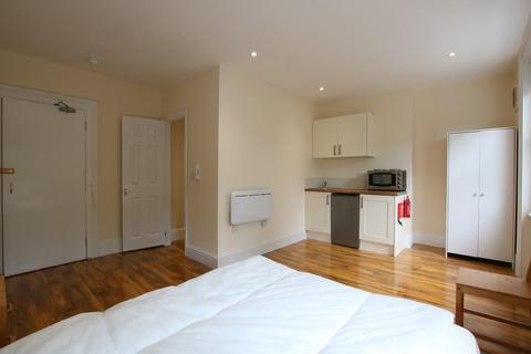 Studio to rent, Goldney Road, London, W9