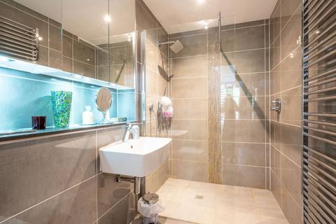 Flat 10, Noble House Kings Place, London, W4 4BA