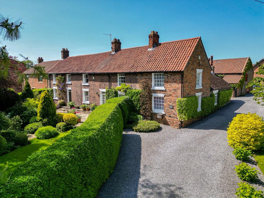 Carlton, StocktononTees TS21 4 bed semidetached house for sale £