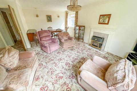 2 bedroom bungalow for sale - Bradley Road, Waltham, N.E Lincolnshire, DN37