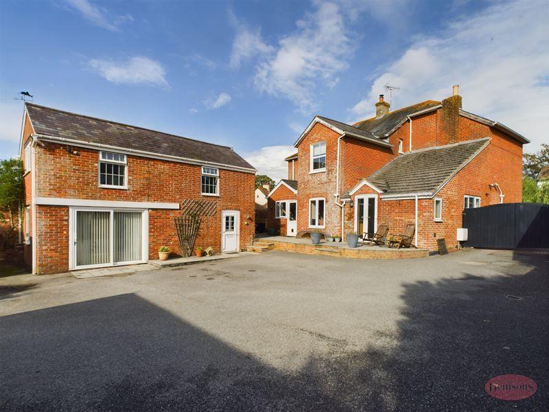 Winkton, Christchurch BH23 5 bed detached house for sale £1,150,000
