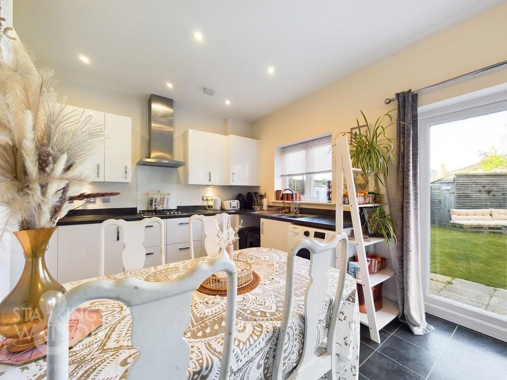 Oak Avenue, Loddon, Norwich 3 bed semidetached house for sale £270,000