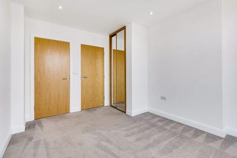 3 bedroom apartment to rent, Charles Newell Court, Bow E3 3XH